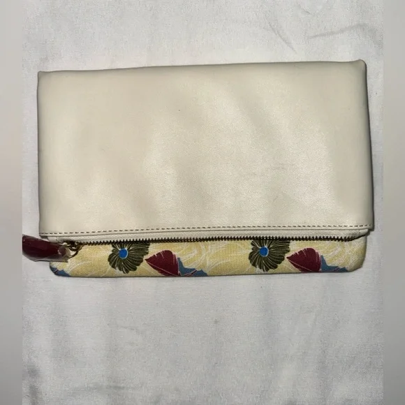 Rachel Pally Beige and Red Floral Zipper Pouch/Clutch NWOT - Picture 2 of 5